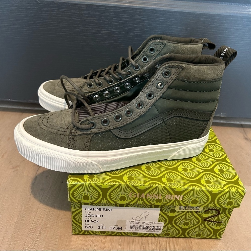 Vans sneakers‎ army green NWOT men’s 5.5 / women’s 8